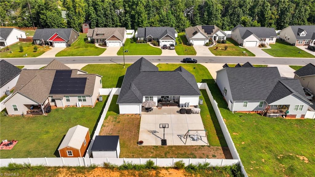 Thomasville, North Carolina 27360, United States, 3 Bedrooms Bedrooms, ,2 BathroomsBathrooms,Residential,Pending,209930