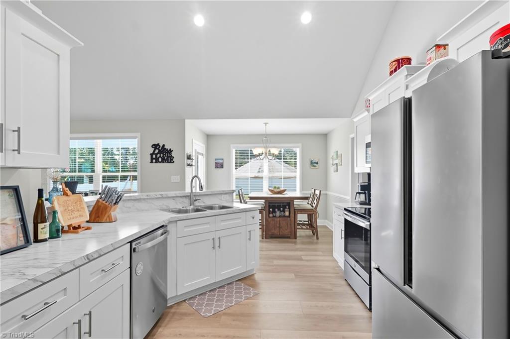 Thomasville, North Carolina 27360, United States, 3 Bedrooms Bedrooms, ,2 BathroomsBathrooms,Residential,Pending,209930