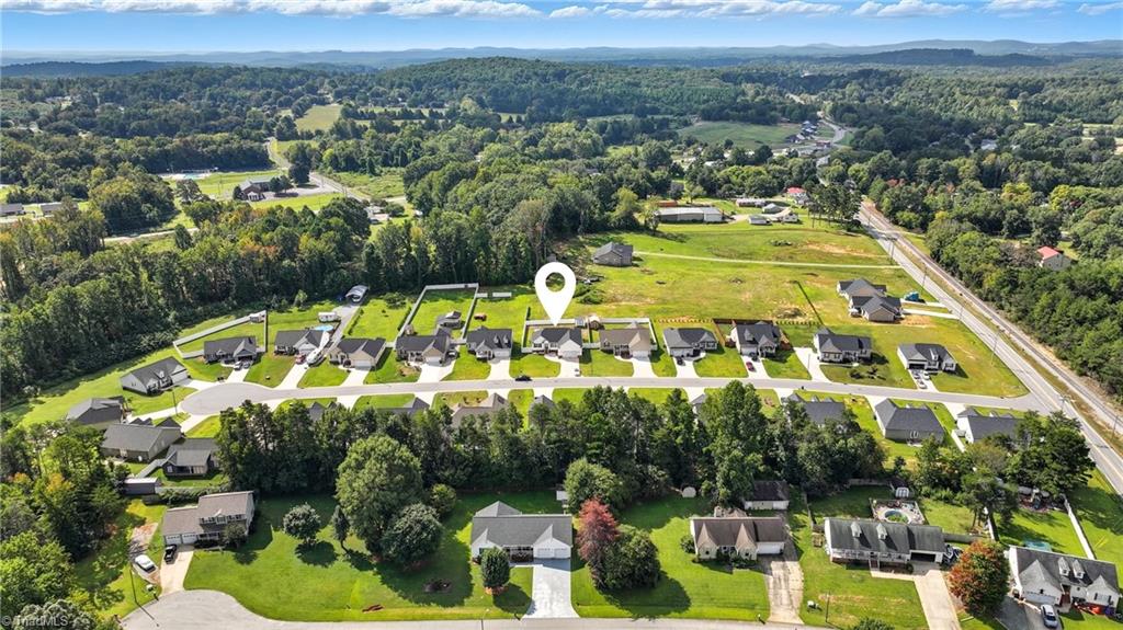 Thomasville, North Carolina 27360, United States, 3 Bedrooms Bedrooms, ,2 BathroomsBathrooms,Residential,Pending,209930