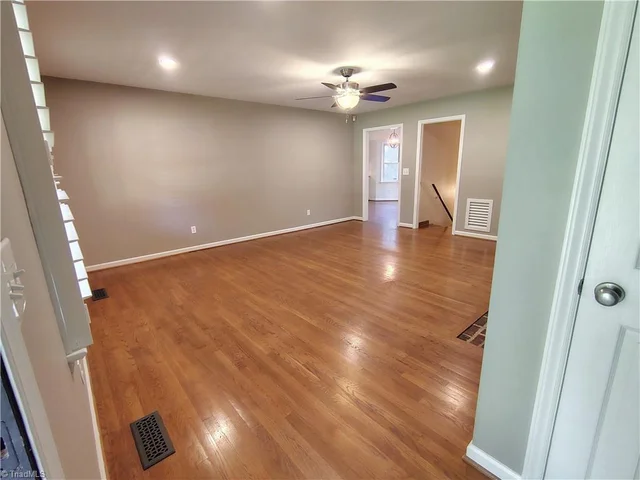 638 Graceland Drive, photo 4 of 50