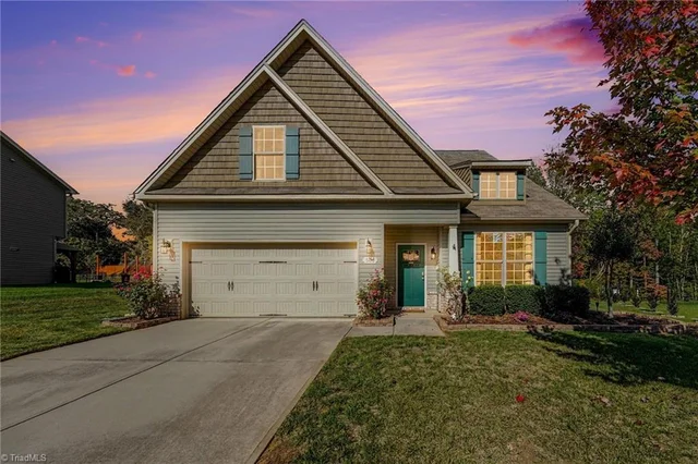 506 Bluffwood Court, photo 2 of 30