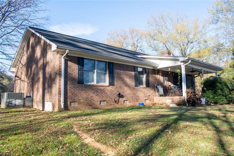 2961 Wormranch Road Haw River NC 27258