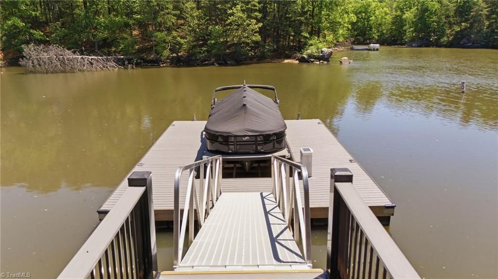 Photo of 819 Hickory Point Drive, Lexington, NC 27292 (MLS # 1217821)