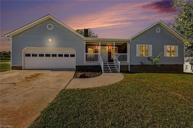 3936 Evergreen Drive, photo 5 of 29