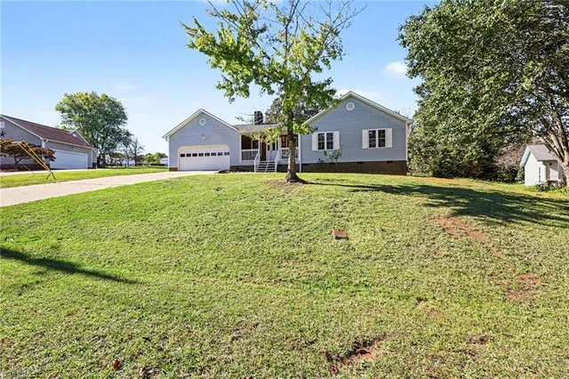 3936 Evergreen Drive, photo 3 of 29