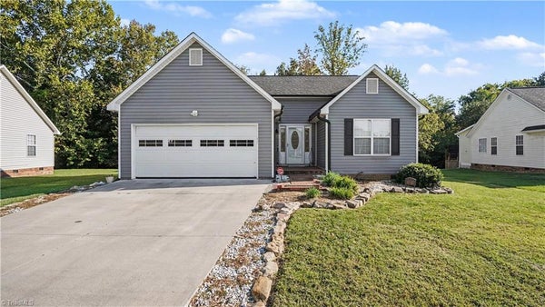 4840 TUTELO TRL, WINSTON SALEM, NC 27127 - Image f673a3ab2b2a336640f11f4cde3e1b9f/1697350924