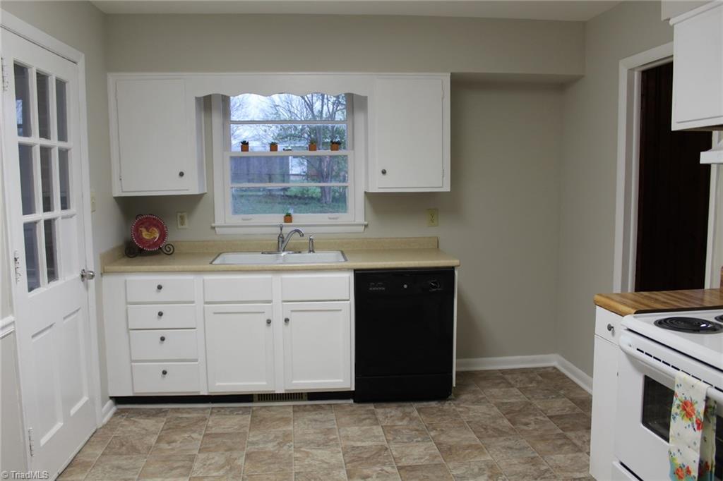 Photo 6 of 14 of 2202 Woodberry Drive house