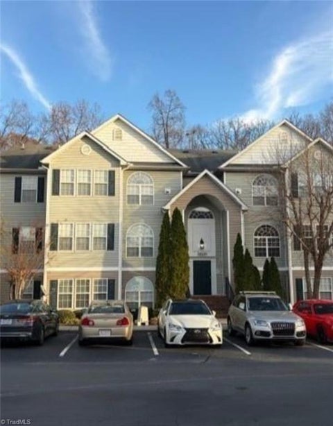 Photo of 2600 Pennoak Way #H, Greensboro, NC 27407 (MLS # 1226764)