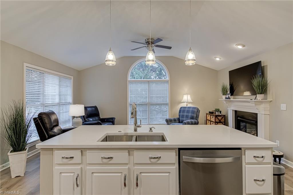 Winston-Salem, North Carolina 27106, United States, 3 Bedrooms Bedrooms, ,2 BathroomsBathrooms,Residential,Pending,15060