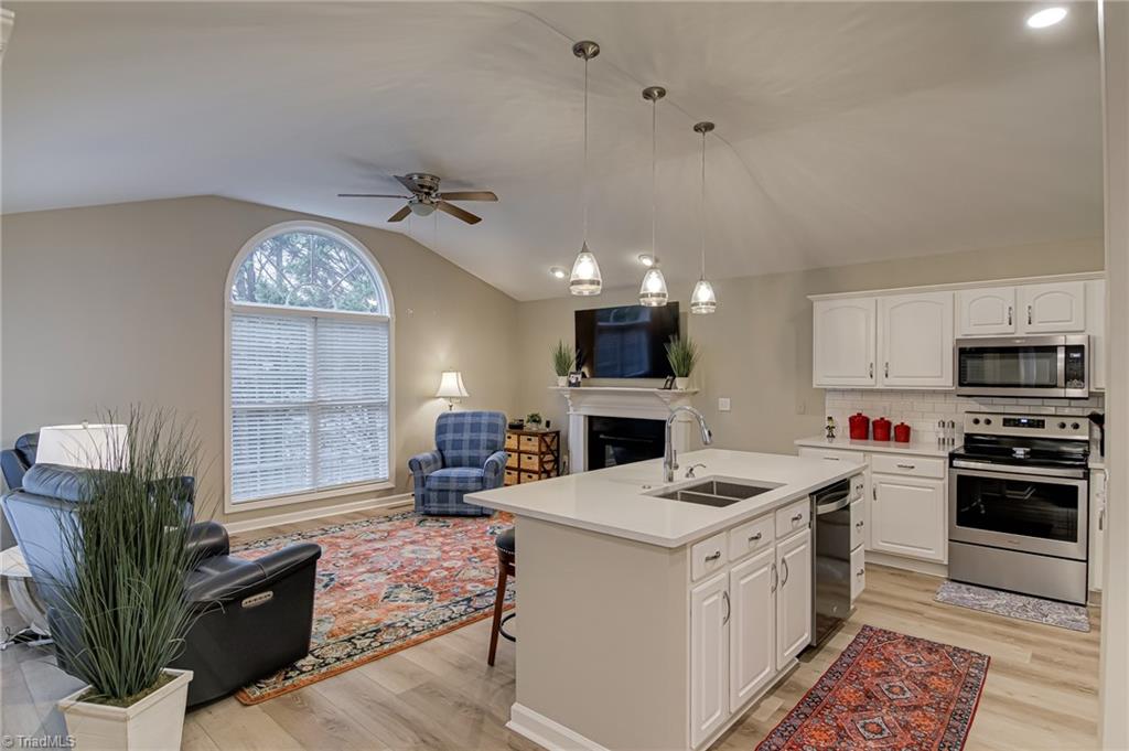 Winston-Salem, North Carolina 27106, United States, 3 Bedrooms Bedrooms, ,2 BathroomsBathrooms,Residential,Pending,15060