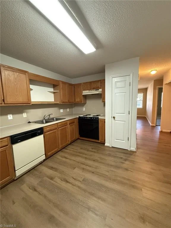 1008 Westbrook Court, photo 5 of 10
