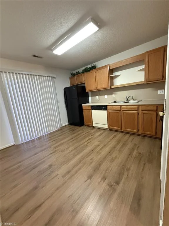 1008 Westbrook Court, photo 4 of 10