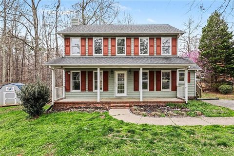 Homes For Sale - 401 Sherwood Court<br/> Rockingham County, Eden, NC 27288