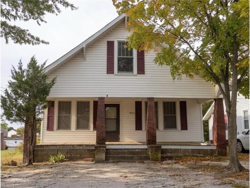412 Fife Street, photo 1 of 15