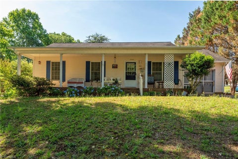 Homes For Sale - 460 Mountview Drive<br/> Mocksville, NC 27028