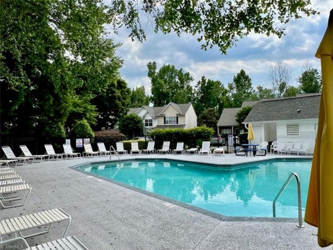 Townhouse For Sale - 88 Tannenbaum Circle<br/> Guilford County, Greensboro, NC 27410