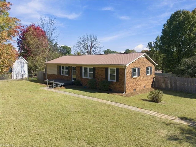 4228 Valley Circle, photo 3 of 39