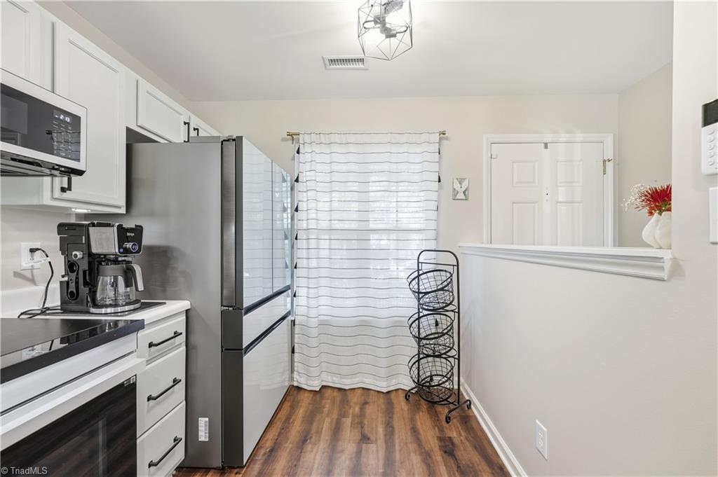 Greensboro, North Carolina 27410, United States, 2 Bedrooms Bedrooms, ,3 BathroomsBathrooms,Residential,Active,233570