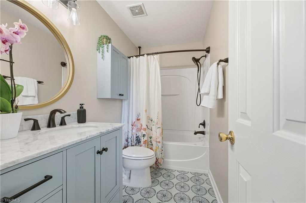 Greensboro, North Carolina 27410, United States, 2 Bedrooms Bedrooms, ,3 BathroomsBathrooms,Residential,Active,233570