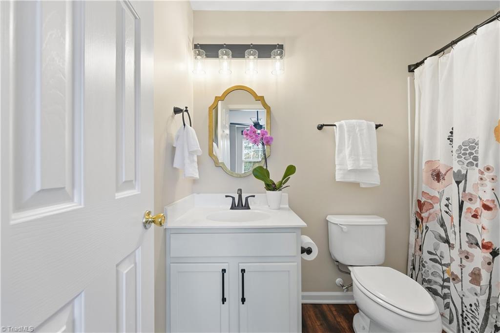 Greensboro, North Carolina 27410, United States, 2 Bedrooms Bedrooms, ,3 BathroomsBathrooms,Residential,Active,233570