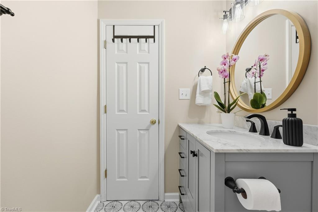 Greensboro, North Carolina 27410, United States, 2 Bedrooms Bedrooms, ,3 BathroomsBathrooms,Residential,Active,233570