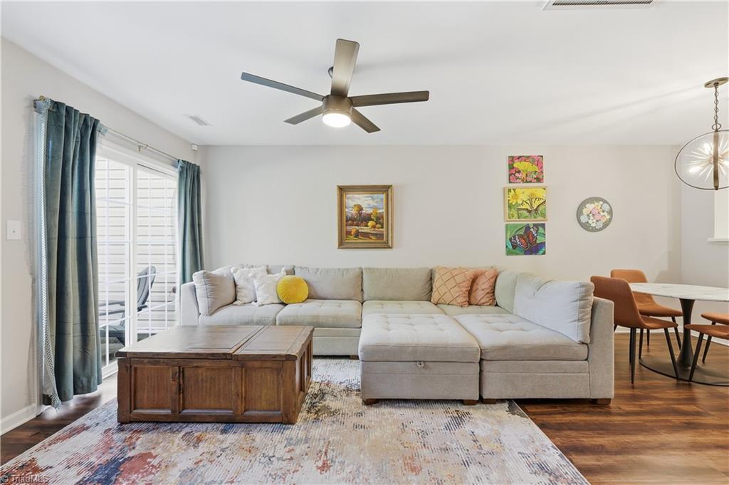 Greensboro, North Carolina 27410, United States, 2 Bedrooms Bedrooms, ,3 BathroomsBathrooms,Residential,Active,233570