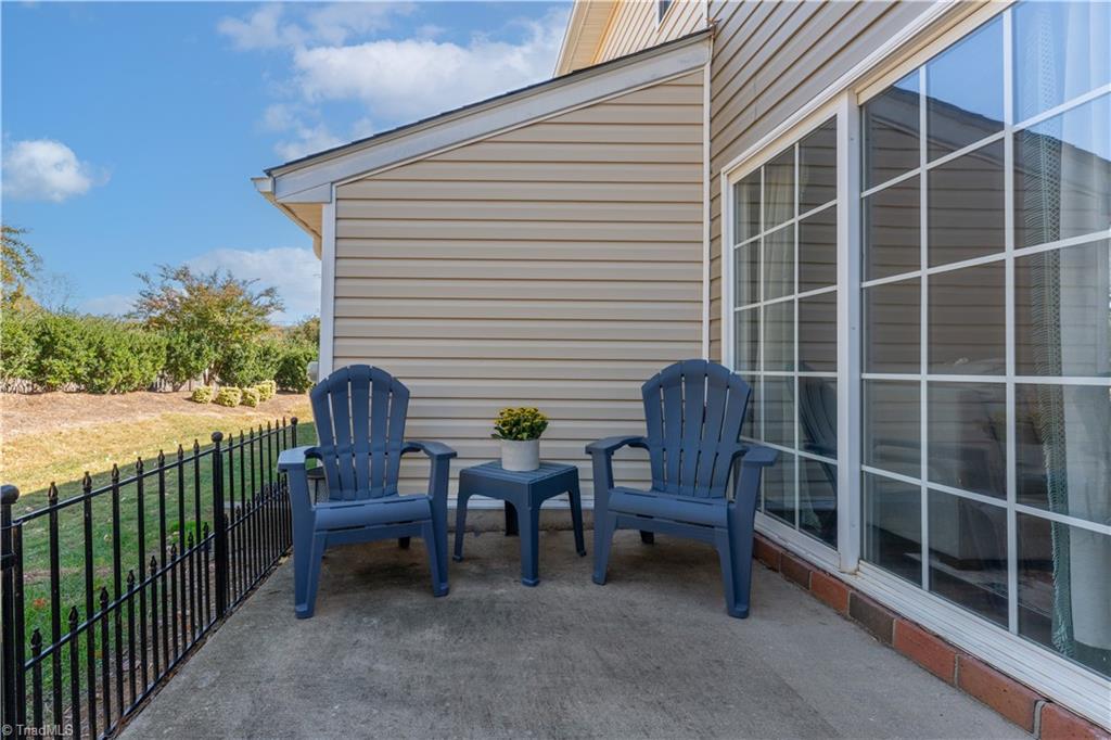 Greensboro, North Carolina 27410, United States, 2 Bedrooms Bedrooms, ,3 BathroomsBathrooms,Residential,Active,233570