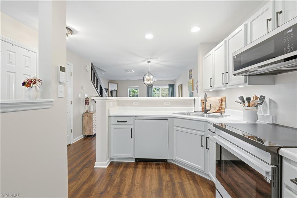 Greensboro, North Carolina 27410, United States, 2 Bedrooms Bedrooms, ,3 BathroomsBathrooms,Residential,Active,233570