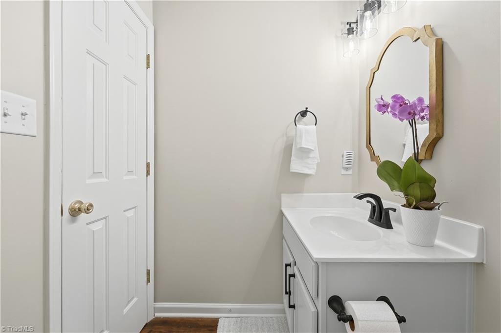 Greensboro, North Carolina 27410, United States, 2 Bedrooms Bedrooms, ,3 BathroomsBathrooms,Residential,Active,233570