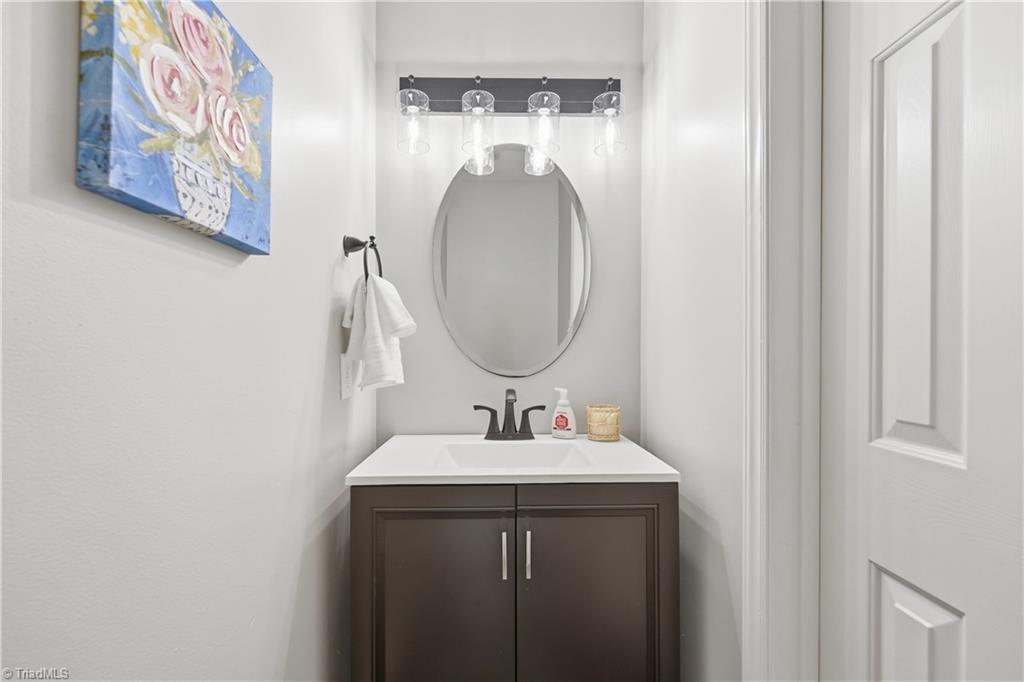 Greensboro, North Carolina 27410, United States, 2 Bedrooms Bedrooms, ,3 BathroomsBathrooms,Residential,Active,233570