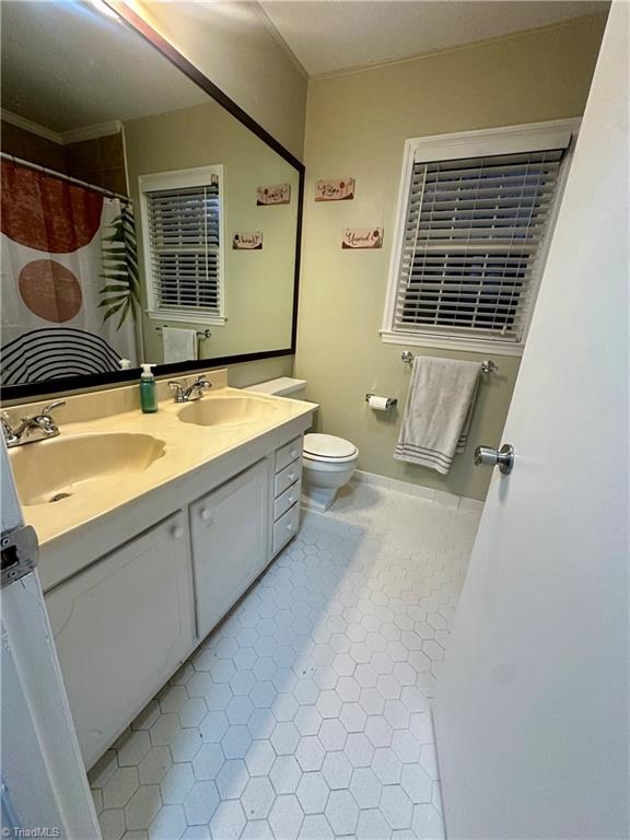 1825 Johnson Street B