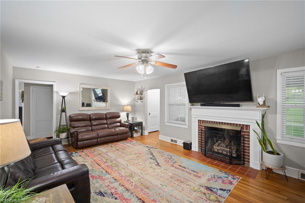 Winston-Salem, North Carolina 27127, United States, 2 Bedrooms Bedrooms, ,2 BathroomsBathrooms,Residential,Pending,136096