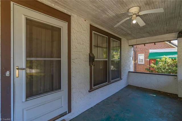 811 E Lexington Avenue, photo 3 of 31