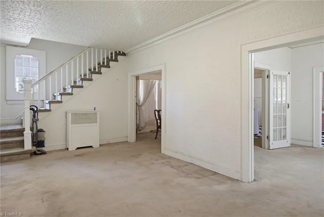 811 E Lexington Avenue, photo 5 of 31