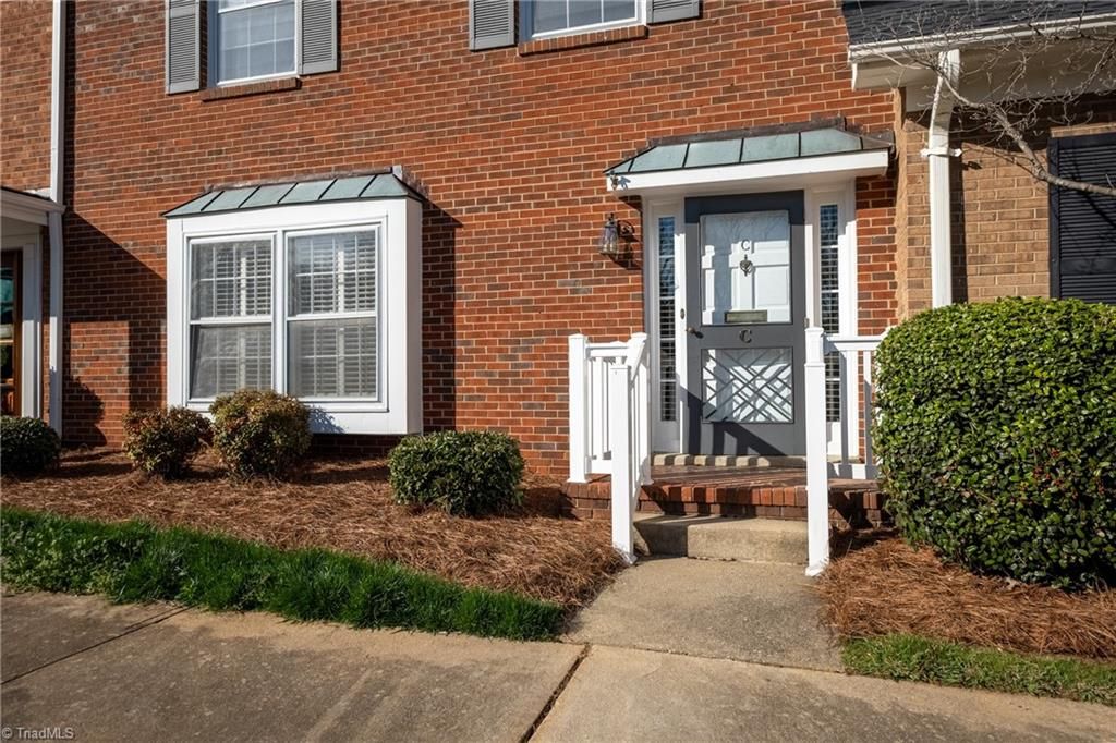 Photo of 27 Fountain Manor Drive, Greensboro, NC 27405 (MLS # 1212239)