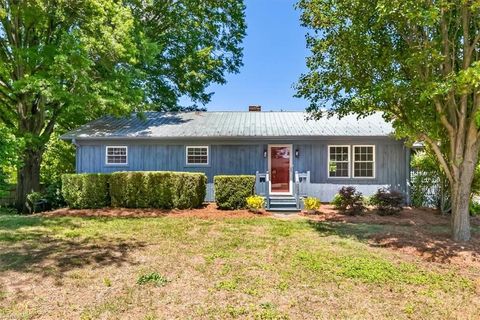 Homes For Sale - 3500 Westfield Street<br/> High Point, NC 27265