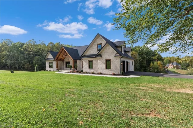 113 Stonecroft Road, photo 2 of 50