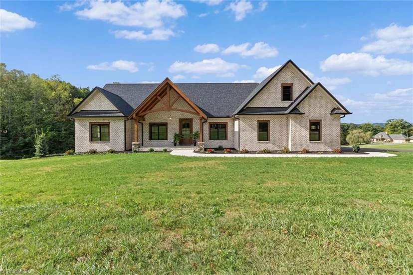 113 Stonecroft Road, photo 1 of 50