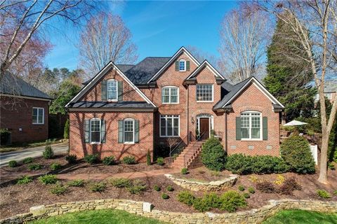 Homes For Sale - 7 Foxglove Lane<br/> Greensboro, NC 27455