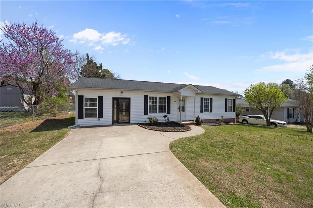 Photo of 301 Cloverdale Drive, Archdale, NC 27263 (MLS # 1213761)