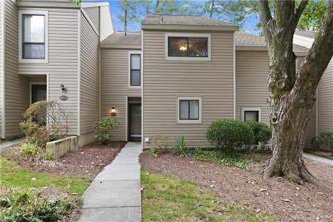 Townhouse For Sale - 301 Village Lane #B<br/> Greensboro, NC 27409