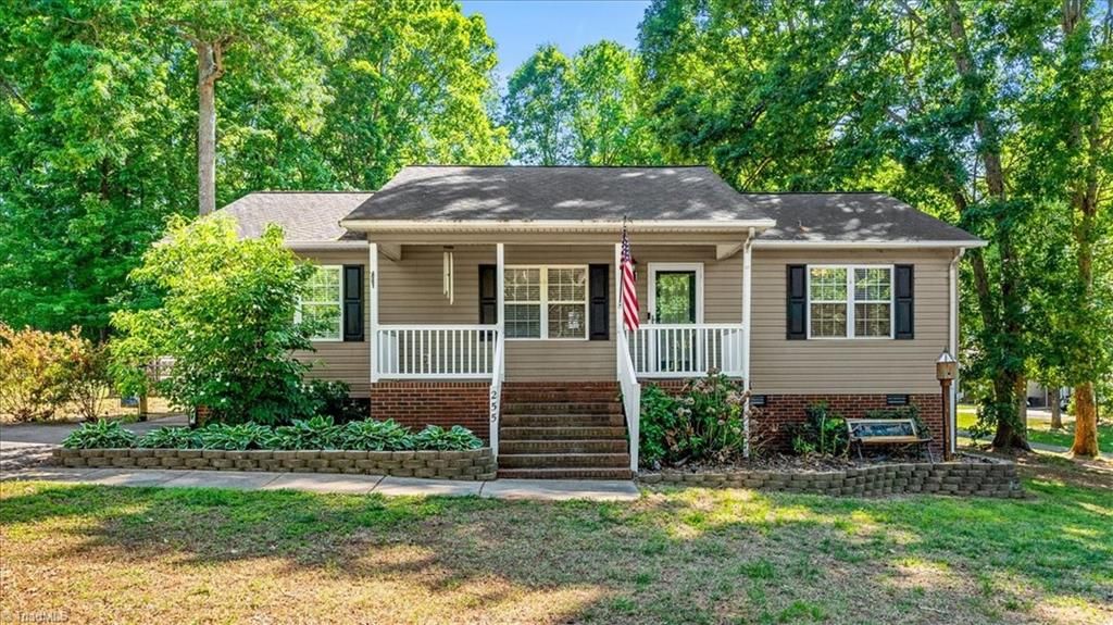 Photo of 255 Mustang Drive, Thomasville, NC 27360 (MLS # 1219966)