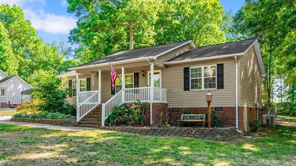 Photo of 255 Mustang Drive, Thomasville, NC 27360 (MLS # 1219966)
