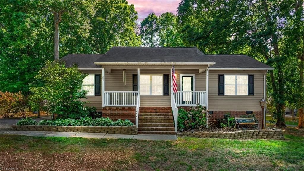Photo of 255 Mustang Drive, Thomasville, NC 27360 (MLS # 1219966)