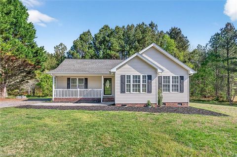 Homes For Sale - 3971 Meadow Ridge Court<br/> Randolph County, Asheboro, NC 27205