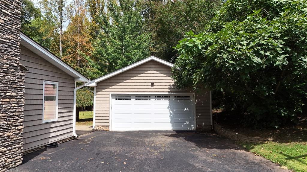 Photo of 619 Cross Creek Drive, Mount Airy, NC 27030 (MLS # 1234980)