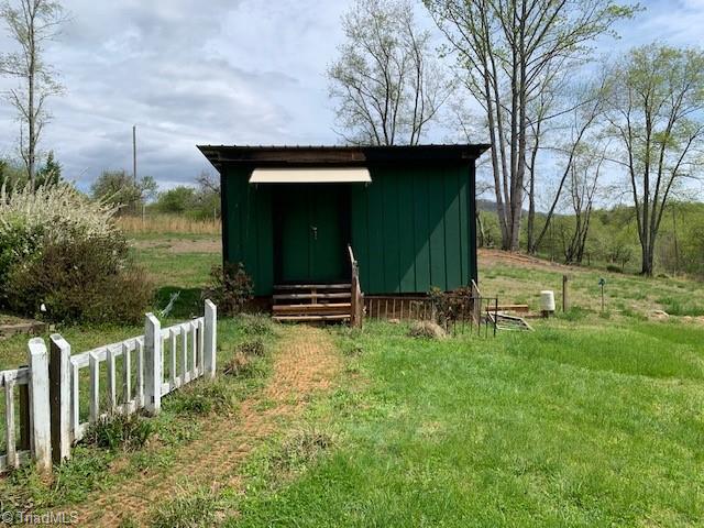 1015 Blossom View Road, Ararat, Virginia image 2