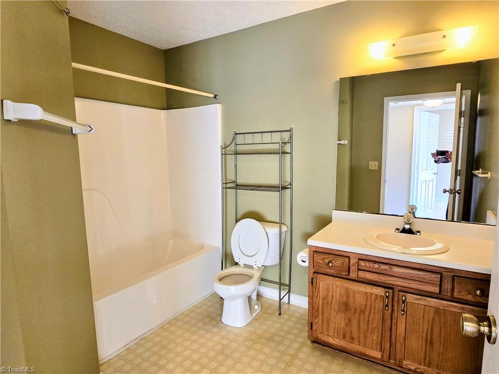 5 Meadowood Glen Way #A, Greensboro, North Carolina image 16