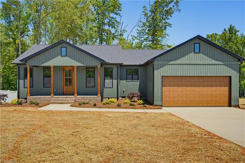 Homes For Sale - 1343 Simpson Road<br/> Stokesdale, NC 27357