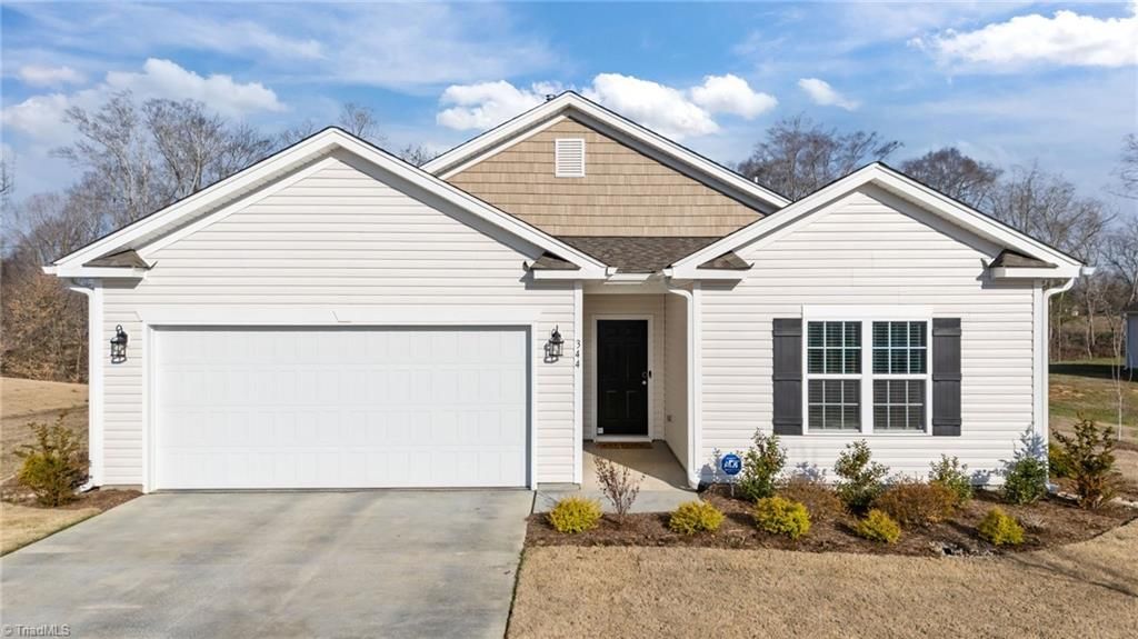 Photo of 344 Altavista Drive, Clemmons, NC 27012 (MLS # 1212621)